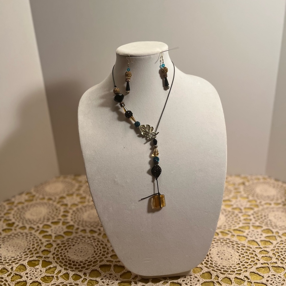 Elegant Black and Gold Jewelry Set